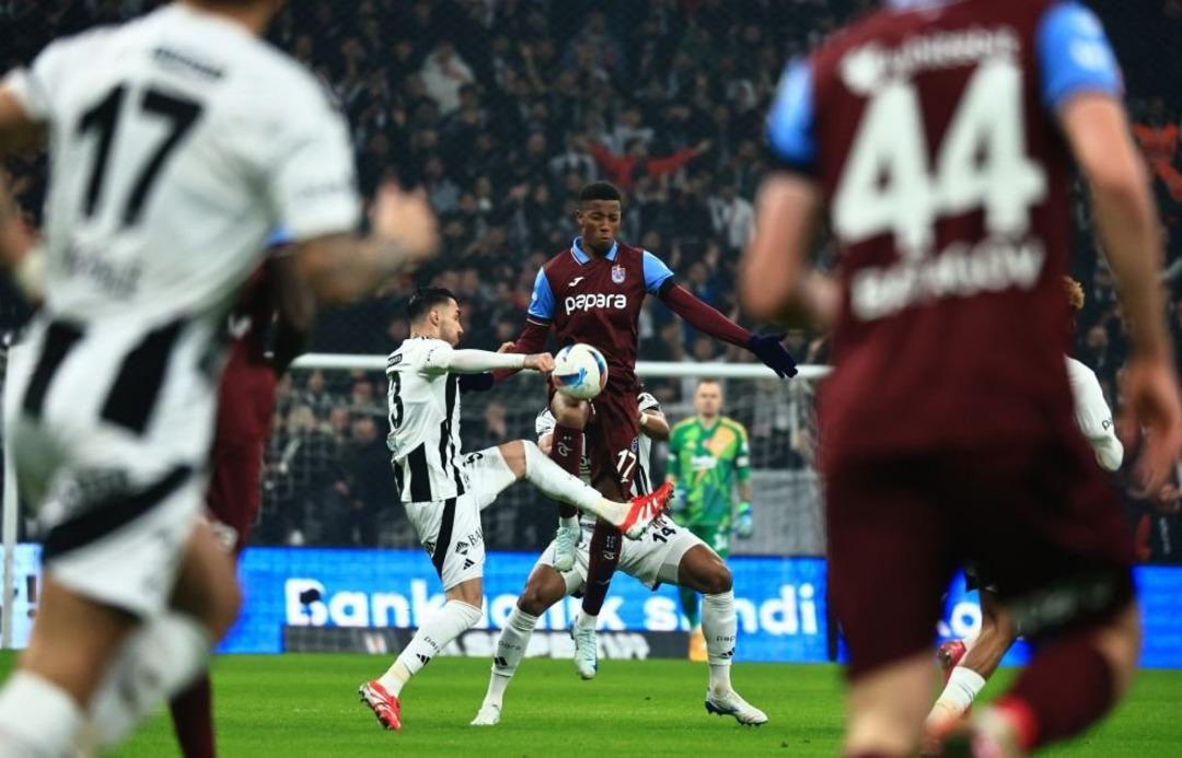 Emirhan Top&ccedil;u r&uuml;zgarı! Milan, Beşiktaş ın stoperini transfer etmek istiyor 2