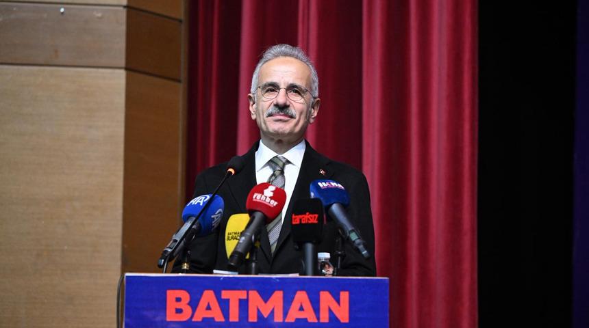 Bakan Uraloğlu'ndan Batman'da Ter&ouml;rs&uuml;z T&uuml;rkiye a&ccedil;ıklaması: "Ter&ouml;rs&uuml;z b&ouml;lgeyi de inşa edeceğiz"