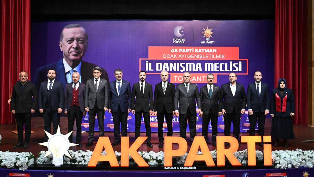 Bakan Uraloğlu ndan Batman da Ter&ouml;rs&uuml;z T&uuml;rkiye a&ccedil;ıklaması: "Ter&ouml;rs&uuml;z b&ouml;lgeyi de inşa edeceğiz" 2