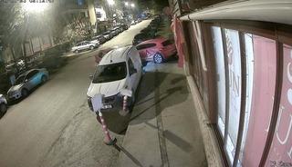 Alkoll&uuml; s&uuml;r&uuml;c&uuml; park halindeki 5 araca &ccedil;arpıp ka&ccedil;tı