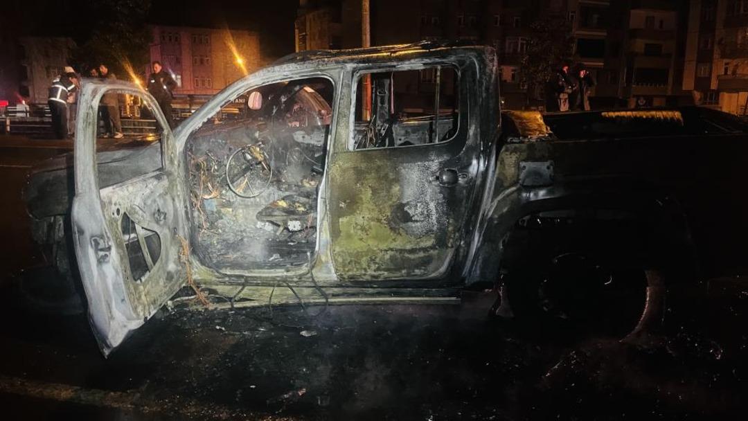 Ordu&rsquo;da seyir halindeki kamyonet &ccedil;ıkan yangında k&uuml;le d&ouml;nd&uuml; 2