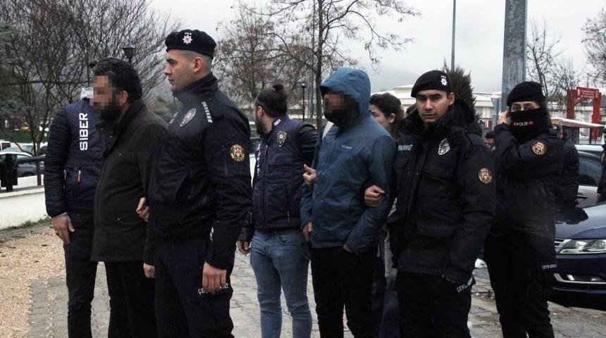 Muğla'da sahte hesap &uuml;zerinden &lsquo;devlet b&uuml;y&uuml;klerine hakaret' soruşturmasında 2 tutuklama