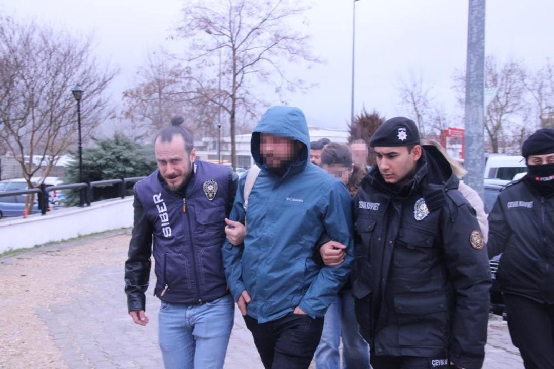 Muğla da sahte hesap &uuml;zerinden &lsquo;devlet b&uuml;y&uuml;klerine hakaret  soruşturmasında 2 tutuklama 1