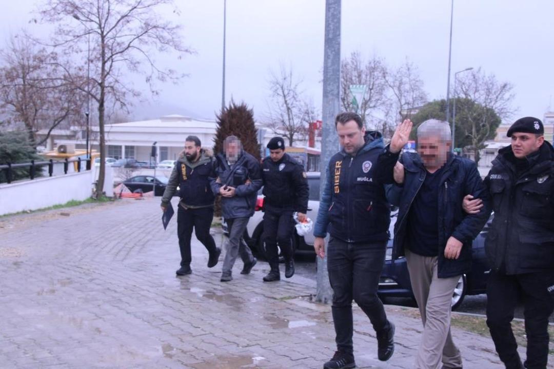 Muğla da sahte hesap &uuml;zerinden &lsquo;devlet b&uuml;y&uuml;klerine hakaret  soruşturmasında 2 tutuklama 3