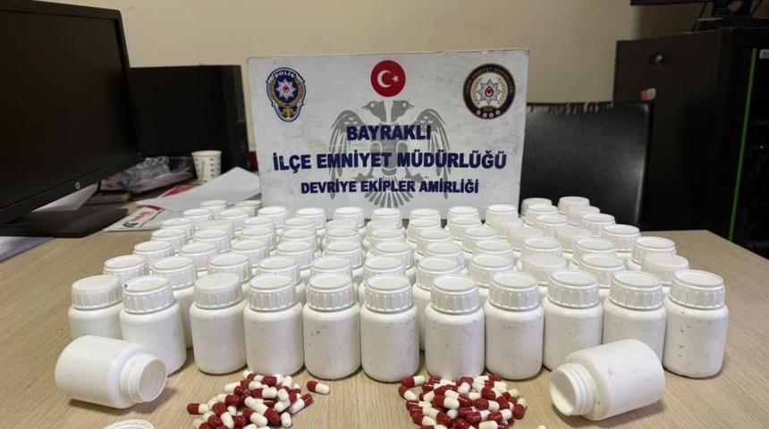 İzmir'de mezarlıkta poşet i&ccedil;erisinden binlerce uyuşturucu hap &ccedil;ıktı