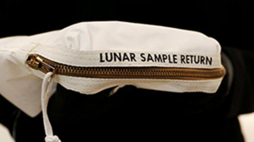 Neil Armstrong'un çantası 1 milyon 800 bin dolara satıldı