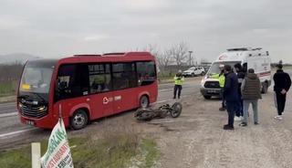 G&ouml;nen'de minib&uuml;s ile motosiklet &ccedil;arpıştı: 1 yaralı