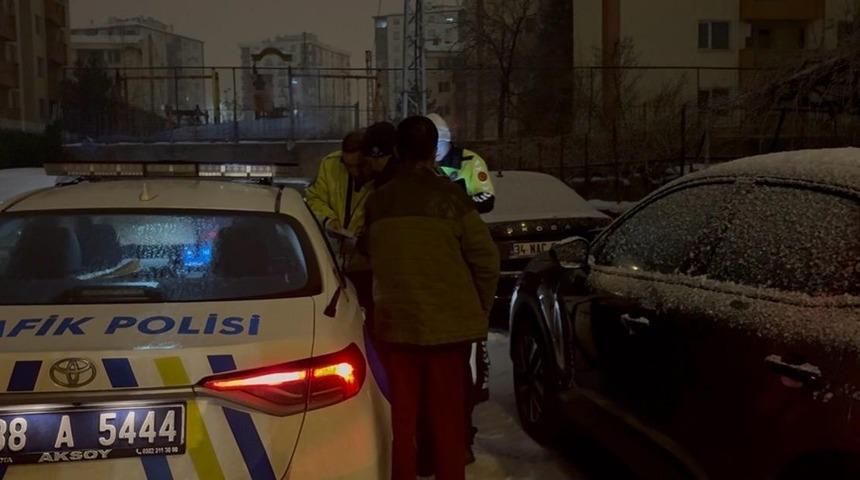 Alkoll&uuml; s&uuml;r&uuml;c&uuml; &ccedil;ıkmaz sokağa girince yakayı ele verdi