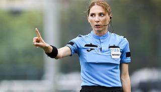 T&uuml;rk kadın hakemler m&uuml;thiş bir başarıya imza attı!