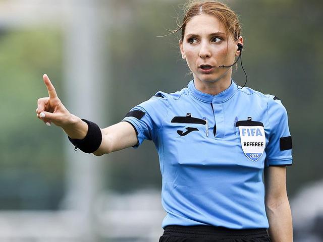 T&uuml;rk kadın hakemler m&uuml;thiş bir başarıya imza attı!