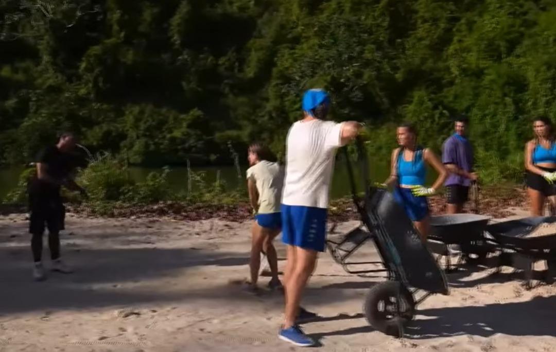 Survivor ın iddialı ismi sinir krizi ge&ccedil;irdi! Set &ccedil;alışanına k&uuml;rekle saldırdı 2