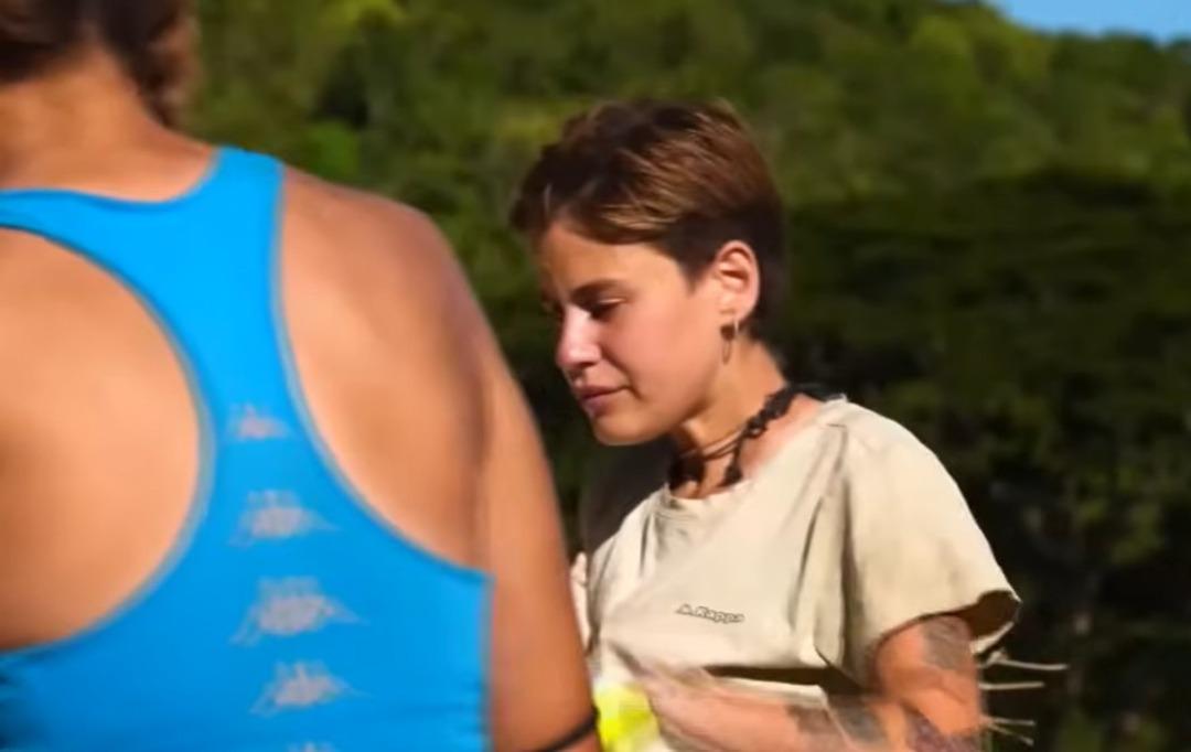 Survivor ın iddialı ismi sinir krizi ge&ccedil;irdi! Set &ccedil;alışanına k&uuml;rekle saldırdı 1