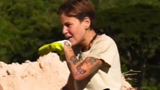 Survivor'ın iddialı ismi sinir krizi geçirdi! Set çalışanına kürekle saldırdı