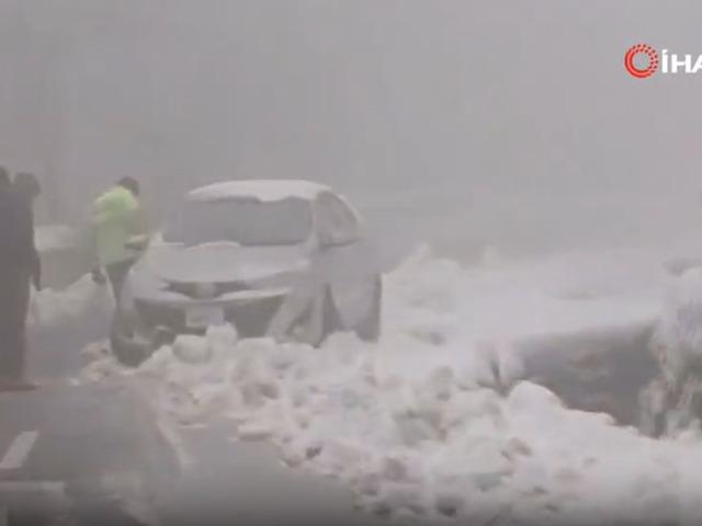 Kar yağışı felakete d&ouml;nd&uuml;! Bir aile yok oldu