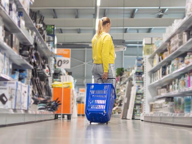 &Uuml;nl&uuml; market zincirinden flaş karar! 100 şubeyi rakiplerine satacak