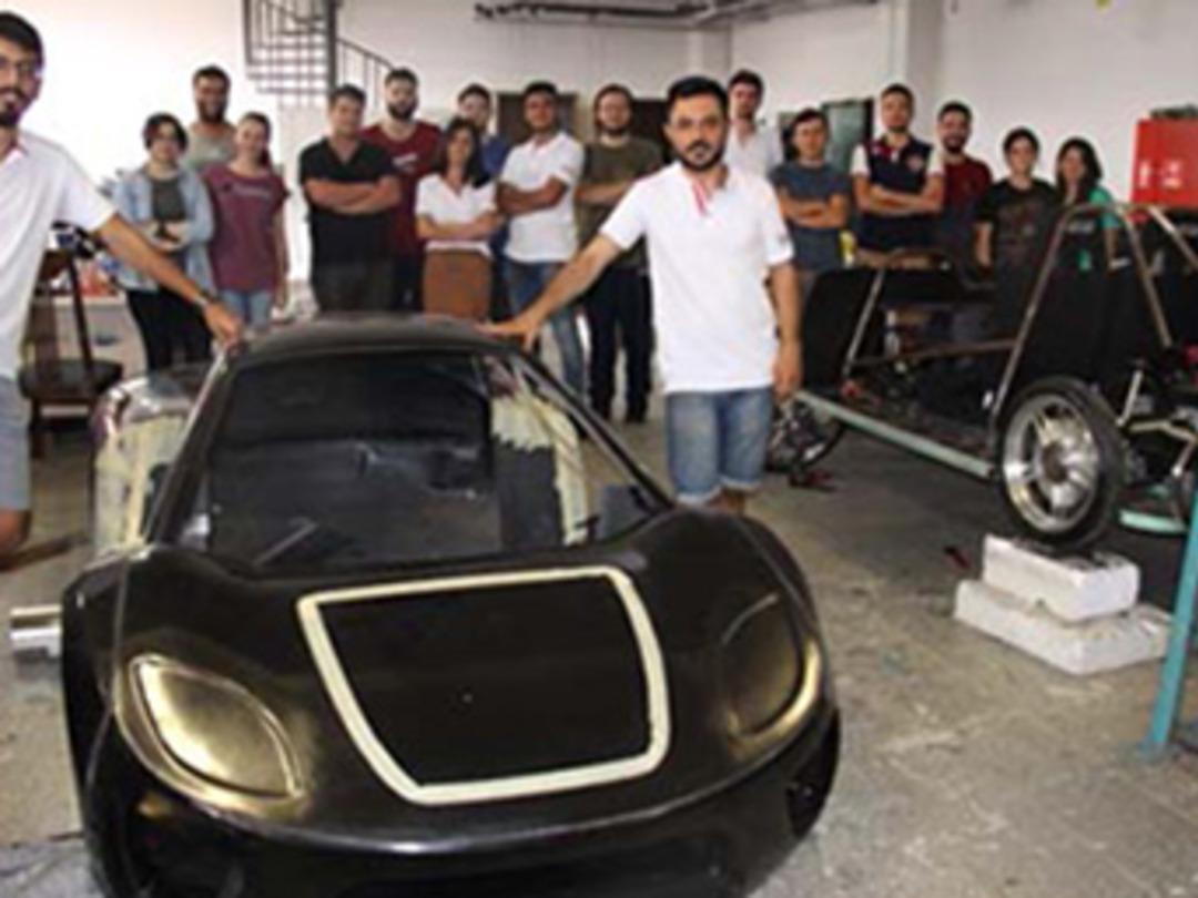 18 &uuml;niversiteli &uuml;rettikleri ara&ccedil; ile 450 kilometre gitmeyi hedefliyor