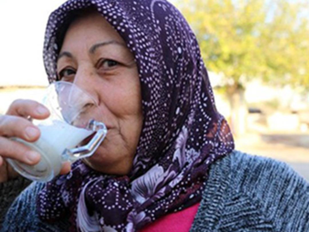 Eşek s&uuml;t&uuml;nden sabun da yapıyor, s&uuml;t&uuml; bardağında 20 TL'ye de satıyor