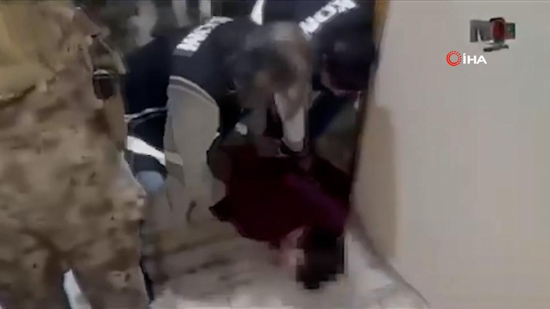 Bakan Yerlikaya duyurdu: &lsquo;Bayğaralar&rsquo; su&ccedil; &ccedil;etesine y&ouml;nelik operasyonda 15 ş&uuml;pheli g&ouml;zaltına alındı! 3