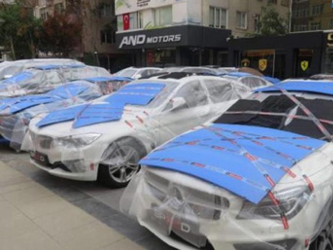 Meteoroloji uyarmıştı! Galericilerin kilimli, paspaslı, ambalajlı &ouml;nlem