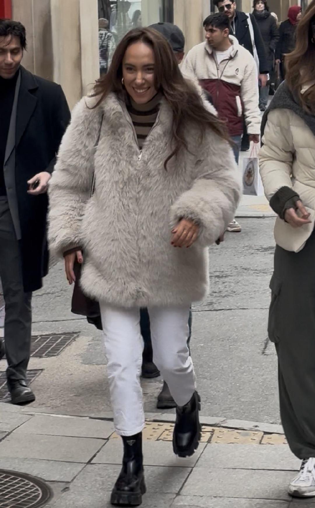 Duygu Sarışın g&ouml;nl&uuml;n&uuml; &uuml;nl&uuml; profes&ouml;re kaptırdı!   Aşk yaradı   1