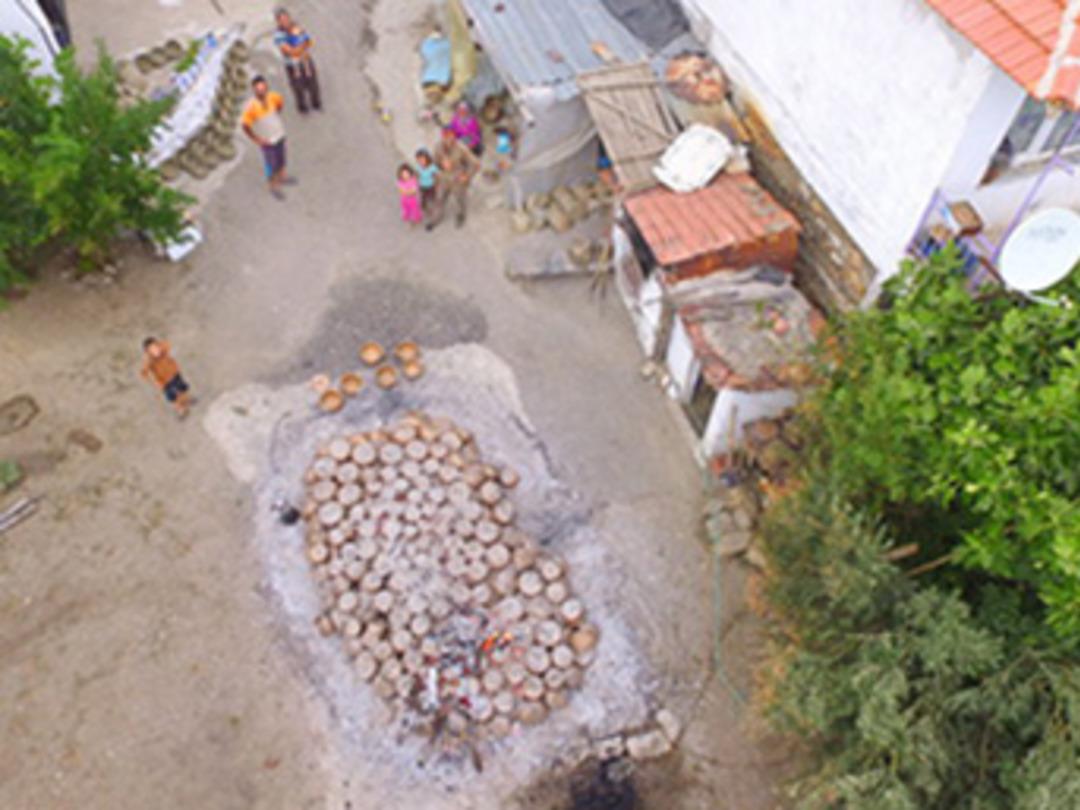 Volkanik kayadan 600 yıldır &ccedil;&ouml;mlek yapıyorlar