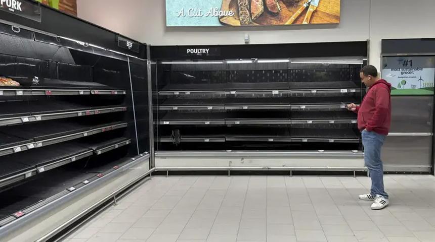 200 bin kişiyi etkileyecek! ABD'de marketler boşaldı, u&ccedil;uşlar iptal... 'Evde kalın' &ccedil;ağrısı!