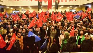 AK Partili Yayman'dan bayrak provokasyonuna tepki: "Uzanan eller kırılır, bu millet bayrağı yere d&uuml;ş&uuml;rmez"