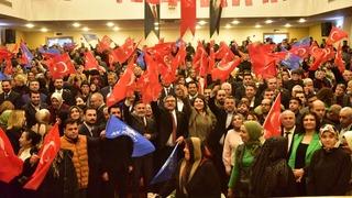 AK Partili Yayman'dan bayrak provokasyonuna tepki: Uzanan eller kırılır, bu millet bayrağı yere düşürmez