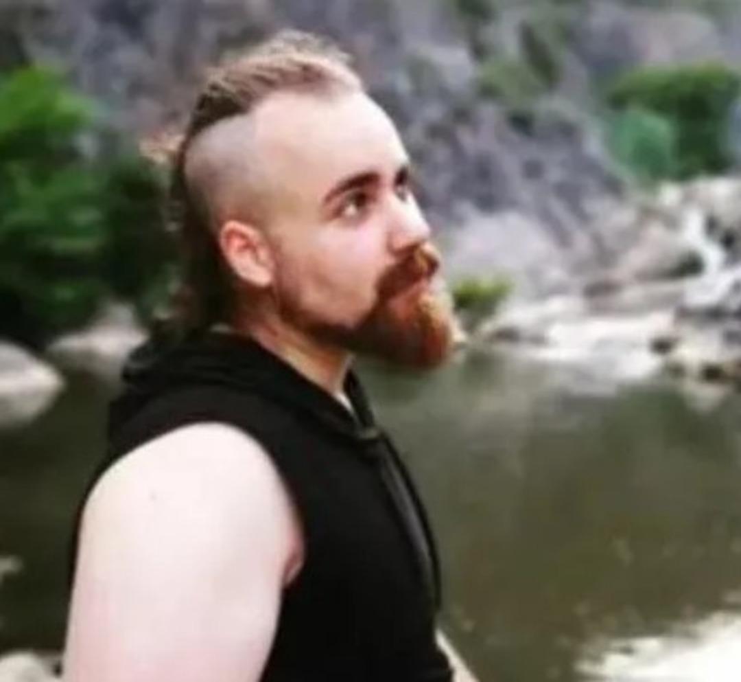 Oyunculuğu bırakıp sırra kadem bastı! Akasya Durağı nın Can ı Erimşah Bora son haliyle g&uuml;ndemde 4