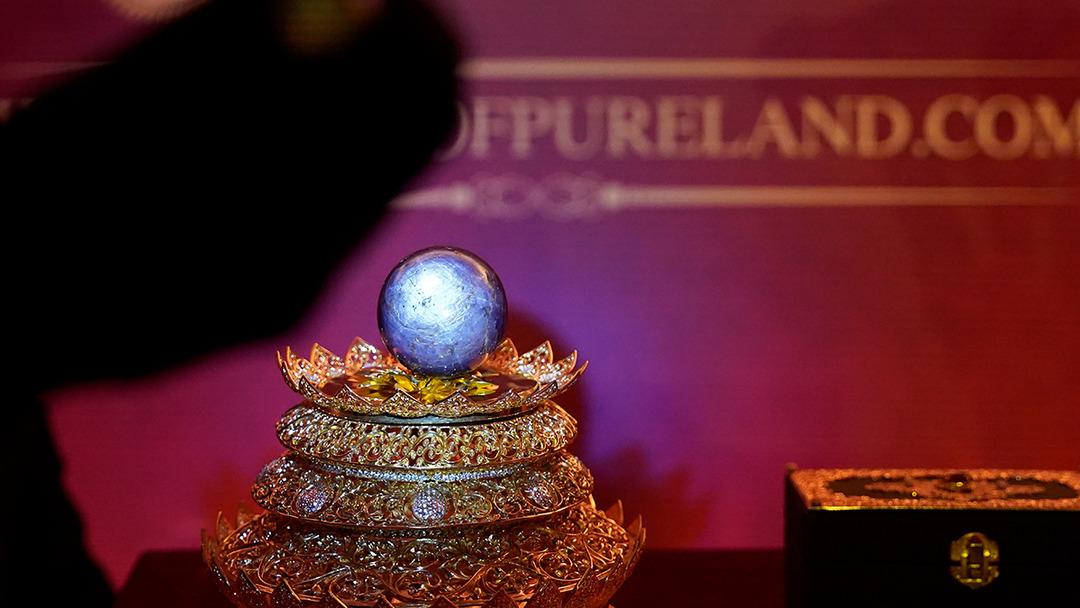 Altını ve elması solladı! Bir avu&ccedil;luk taş 300 milyon dolarlık servet &ccedil;ıktı 2