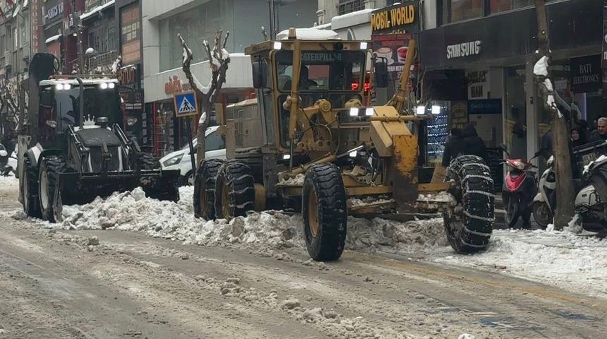 Elazığ&rsquo;da  karla m&uuml;cadele ekipleri sahada