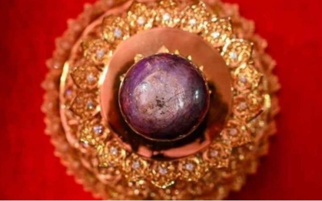 Herkes onu sıradan sandı&hellip;Ama ger&ccedil;ek değeri dudak u&ccedil;uklatıyor! İşte bir avu&ccedil;luk servet 1