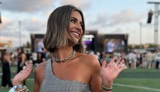 Aşka geldi! Sevgilisini peş peşe paylaştı