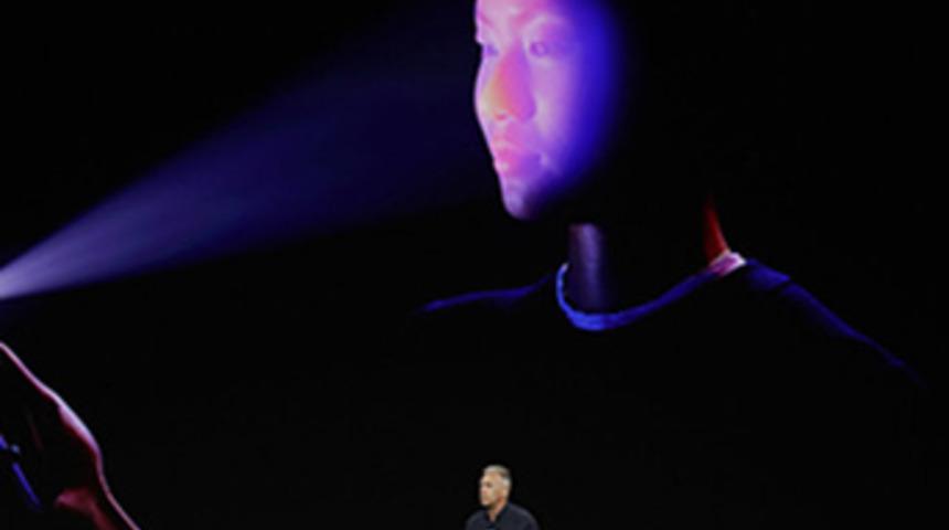 Apple, sunumdaki hata için personelini suçladı