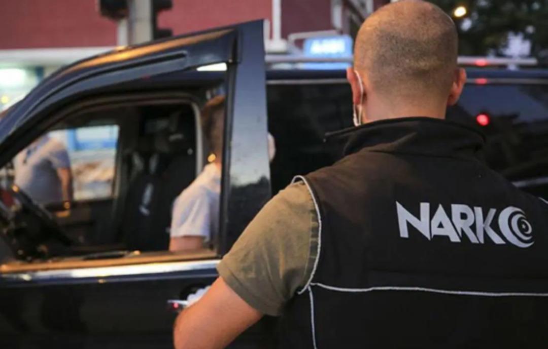 İstanbul Emniyeti nden uyuşturucuyla topyek&uuml;n m&uuml;cadele! Y&uuml;zlerce kişi tutuklandı, tonlarca madde yakalandı 4