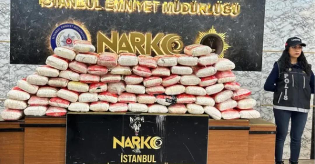 İstanbul Emniyeti nden uyuşturucuyla topyek&uuml;n m&uuml;cadele! Y&uuml;zlerce kişi tutuklandı, tonlarca madde yakalandı 1