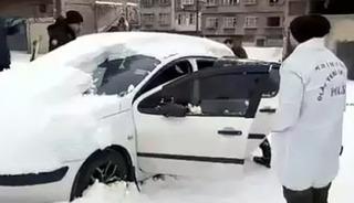 Alacak kavgası &ouml;l&uuml;mle bitti! Arkadaşını otomobilde vurdu