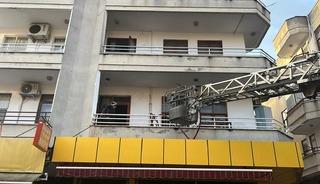 Alanya'da 3 katlı binada yangın paniği