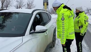 Ağrı'da kış şartlarına y&ouml;nelik trafik denetimleri s&uuml;rd&uuml;r&uuml;l&uuml;yor