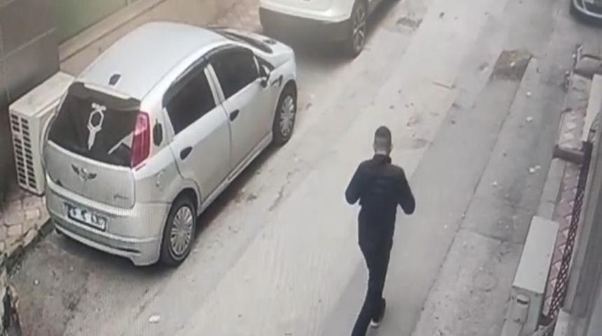 Kuyumculara sahte gram altın satan 2 ş&uuml;pheli, kamera g&ouml;r&uuml;nt&uuml;leriyle yakalandı