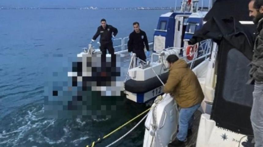 Balık&ccedil;ılar, denizde dalgı&ccedil; kıyafetli erkek cesedi buldu