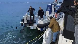 Balıkçılar, denizde dalgıç kıyafetli erkek cesedi buldu