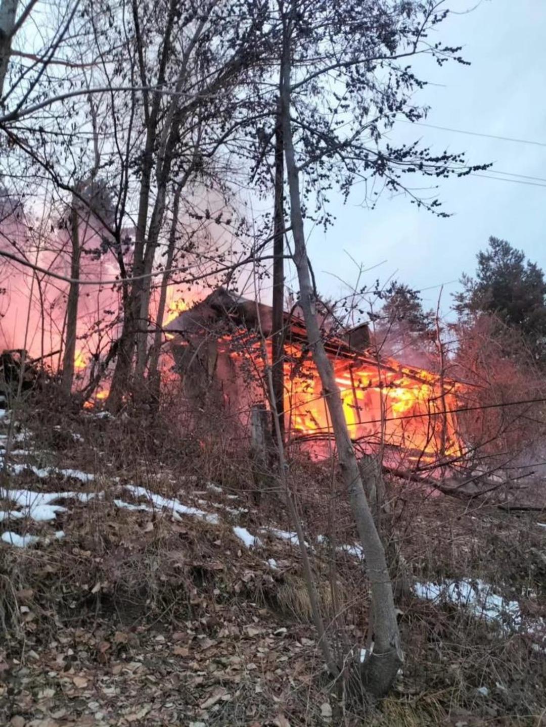 K&ouml;yde &ccedil;ıkan yangında bir ev kullanılamaz hale geldi 2