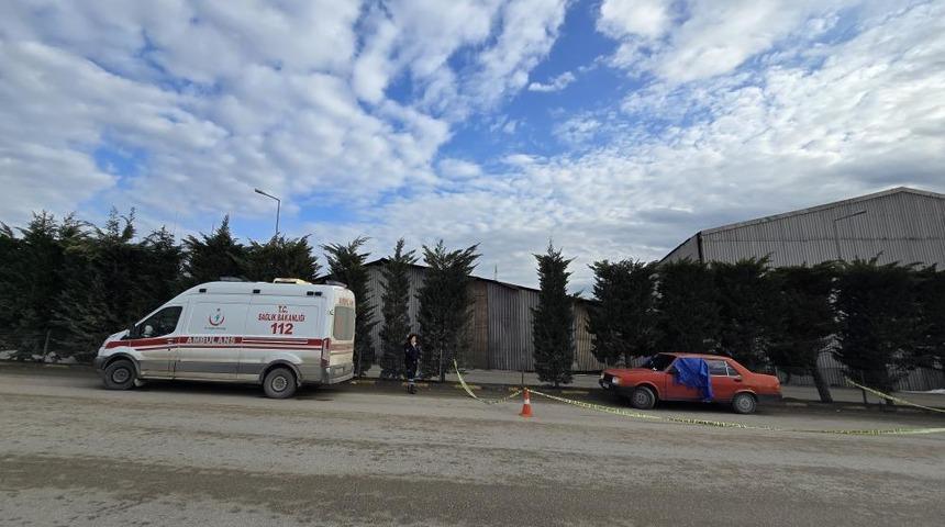 Direksiyon başında fenalaşan s&uuml;r&uuml;c&uuml; hayatını kaybetti