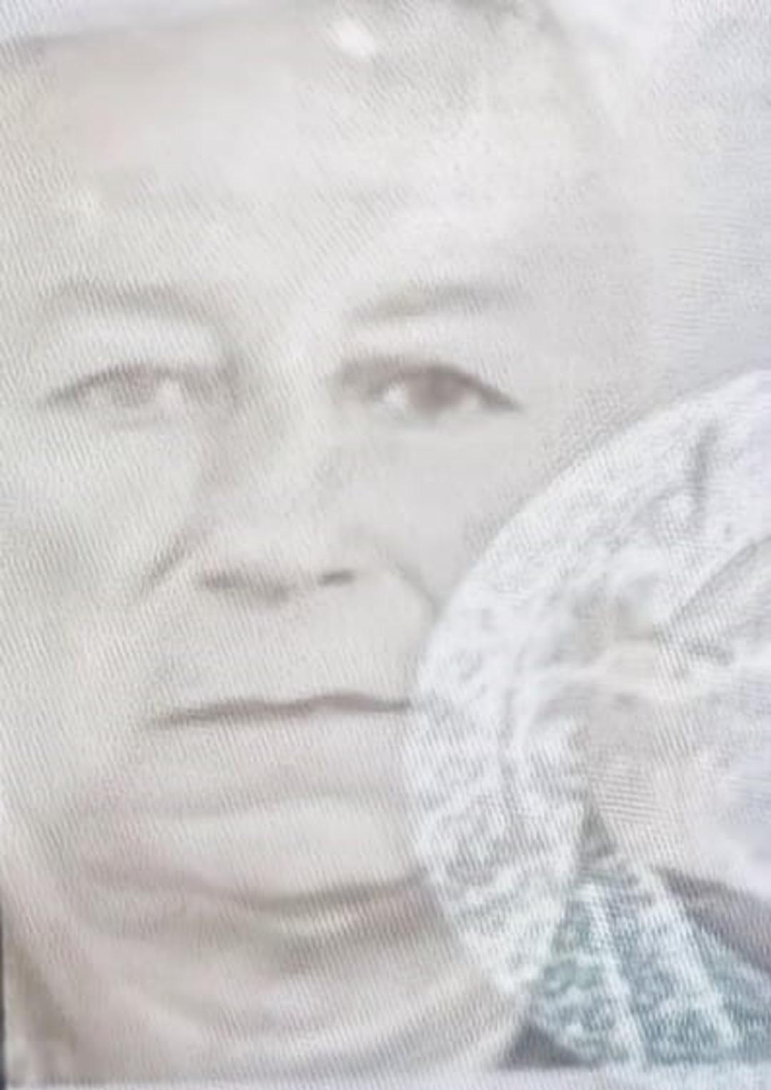 Evinin &ouml;n&uuml;ndeki parkta &ouml;l&uuml; bulundu 2