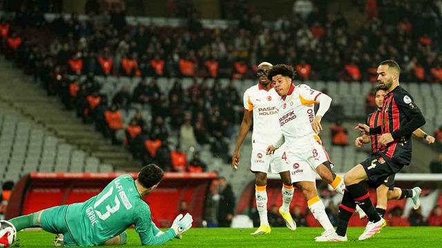 Galatasaray Fatih Karagümrük deplasmanında kendini buldu! 