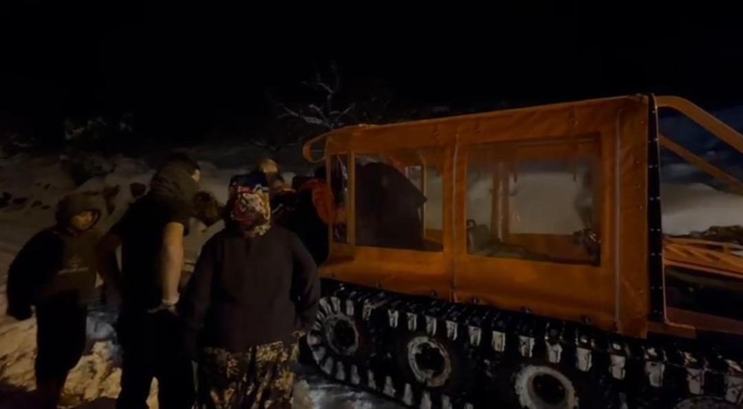 Hasta kadının imdadına paletli ara&ccedil;la AFAD yetişti 1