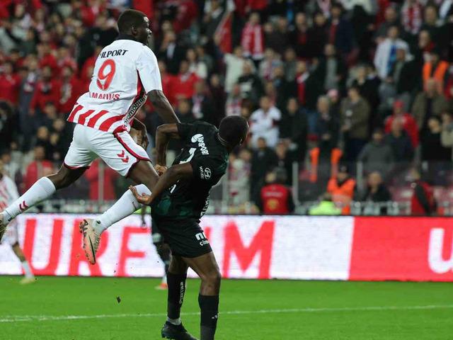 Samsunspor ve Kocaelispor gols&uuml;z berabere kaldı! Puanlar paylaşıldı
