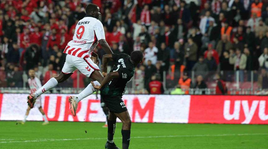 Samsunspor ve Kocaelispor gols&uuml;z berabere kaldı! Puanlar paylaşıldı