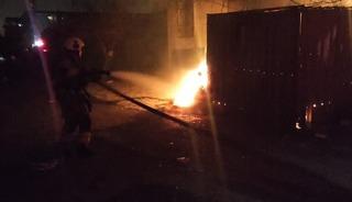 Arsuz&rsquo;da m&uuml;stakil evden alevler y&uuml;kseldi